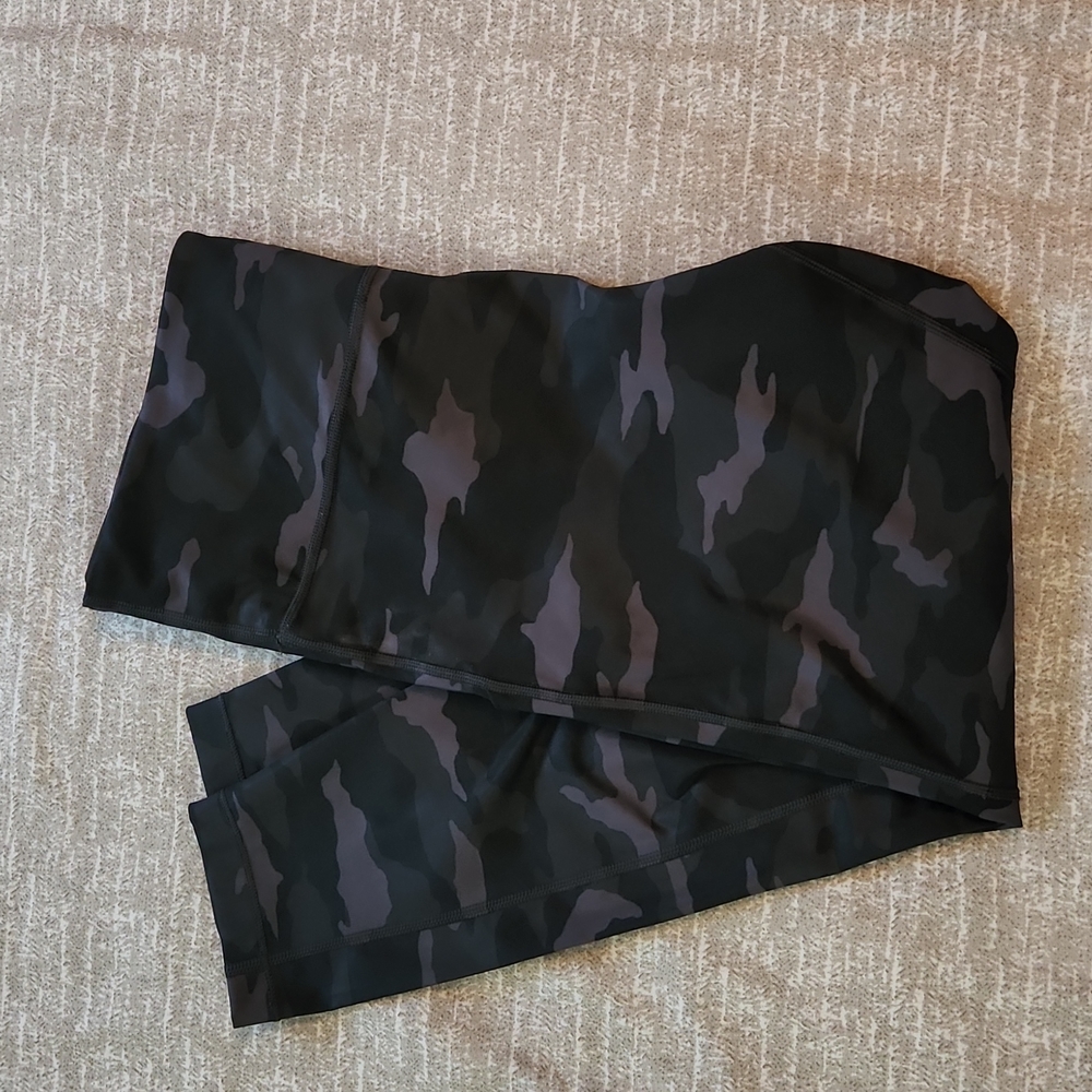 Athleta Ultimate Stash Pocket 7/8 Tight